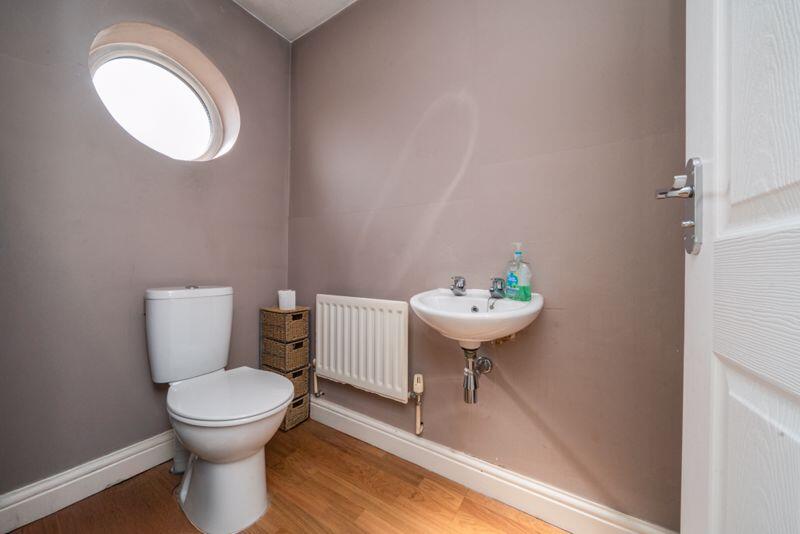GUEST CLOAKROOM