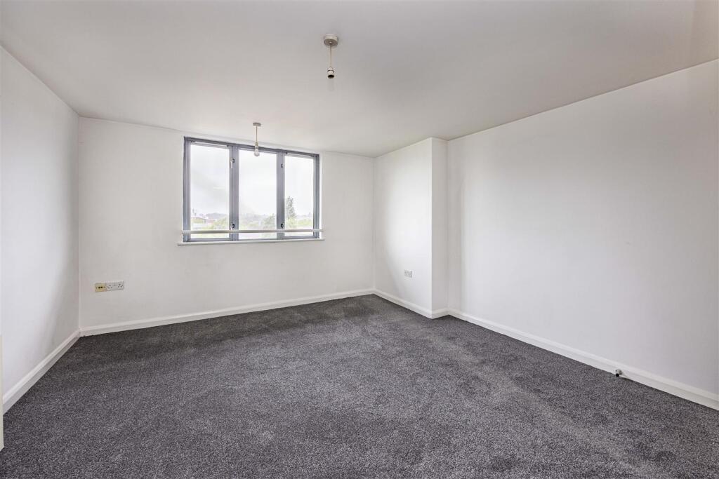 Flat606SheridanCourt-8.jpg