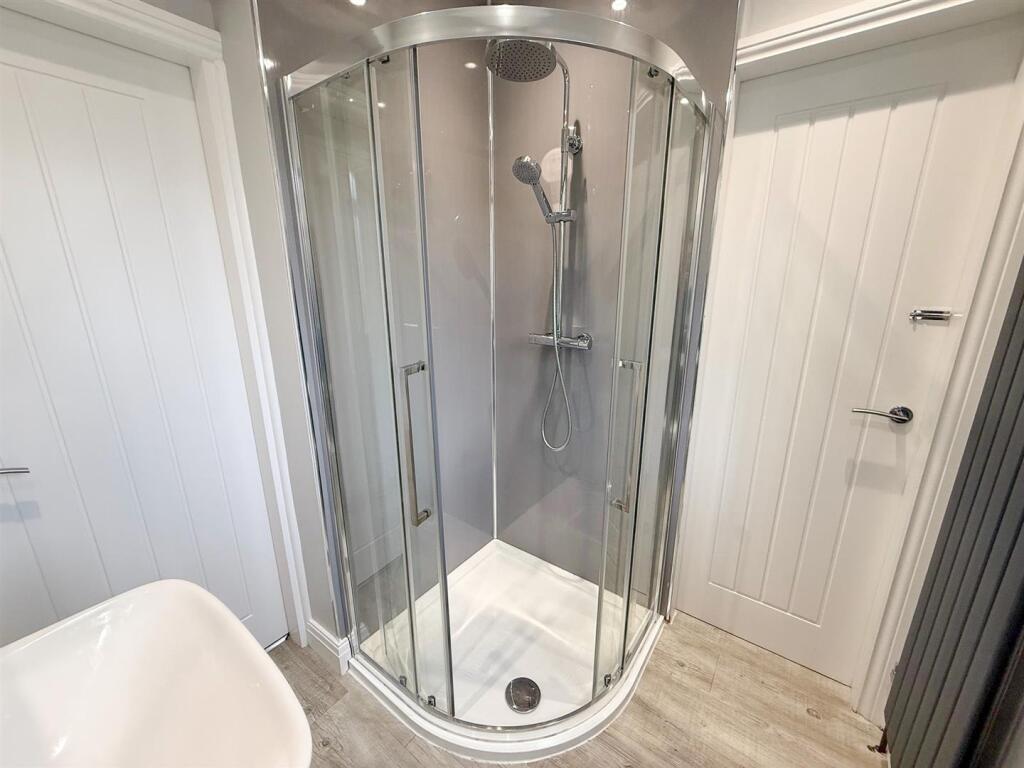 Ground Floor Jack &amp; Jill Bathroom