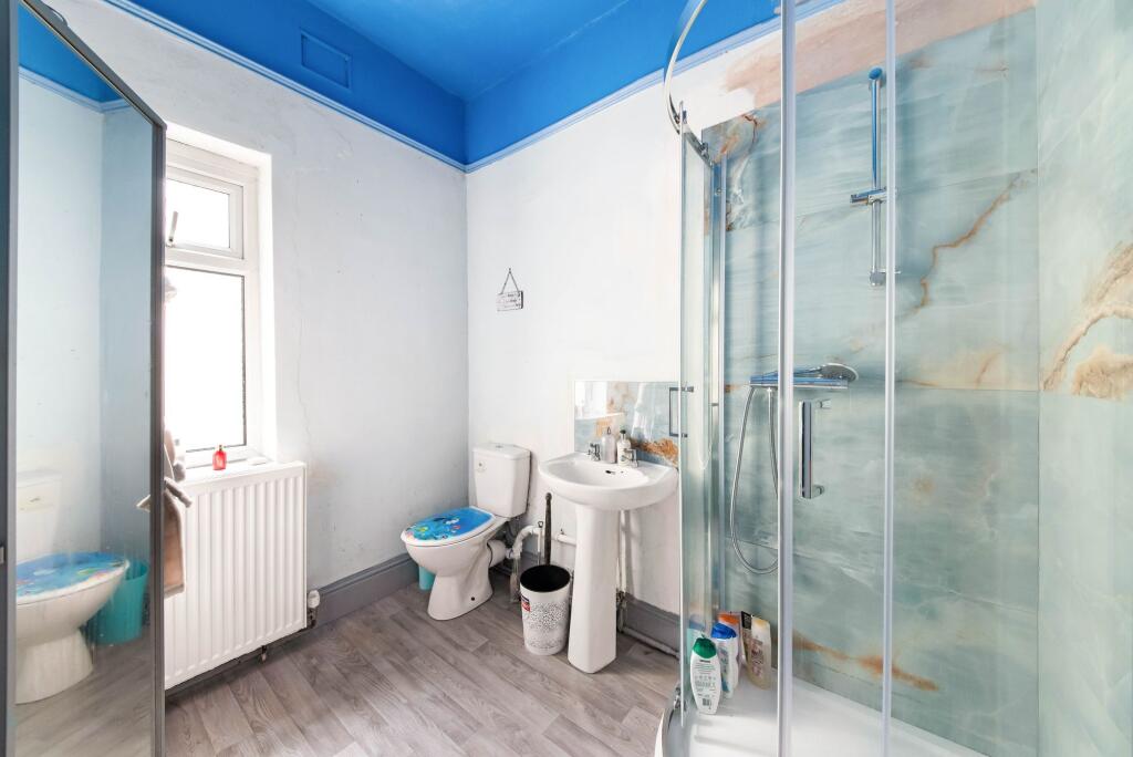 SHOWER ROOM