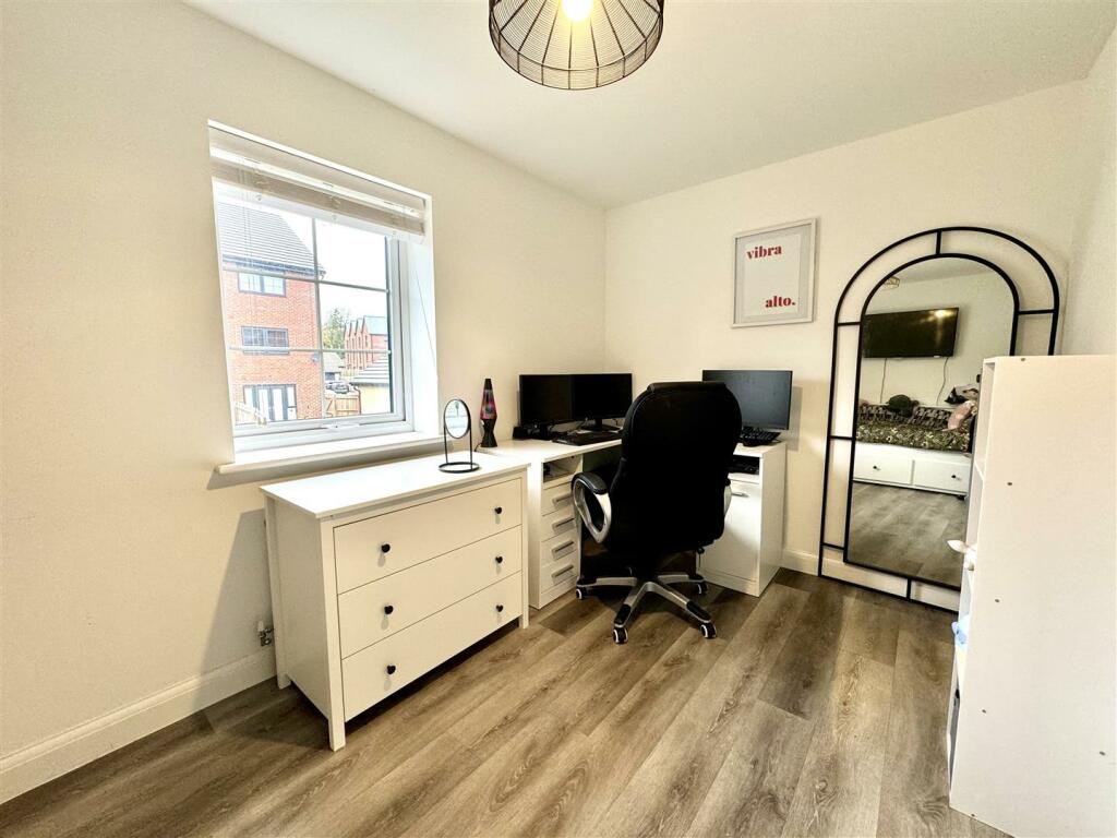 BEDROOM 2