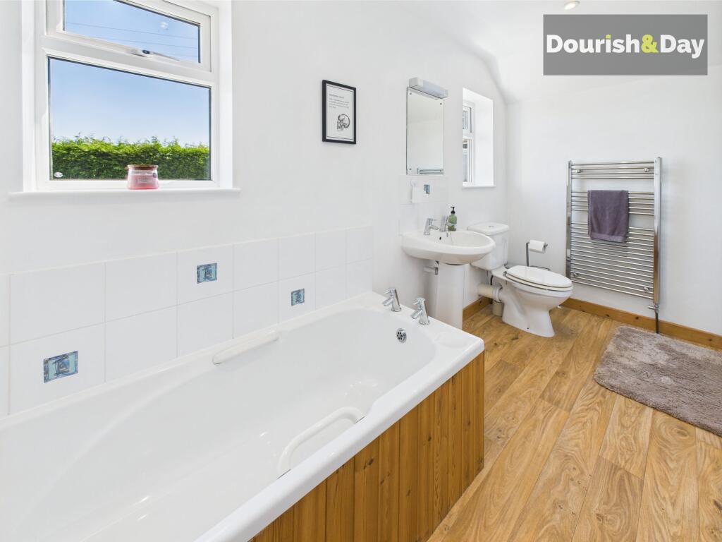 En-Suite Bathroom