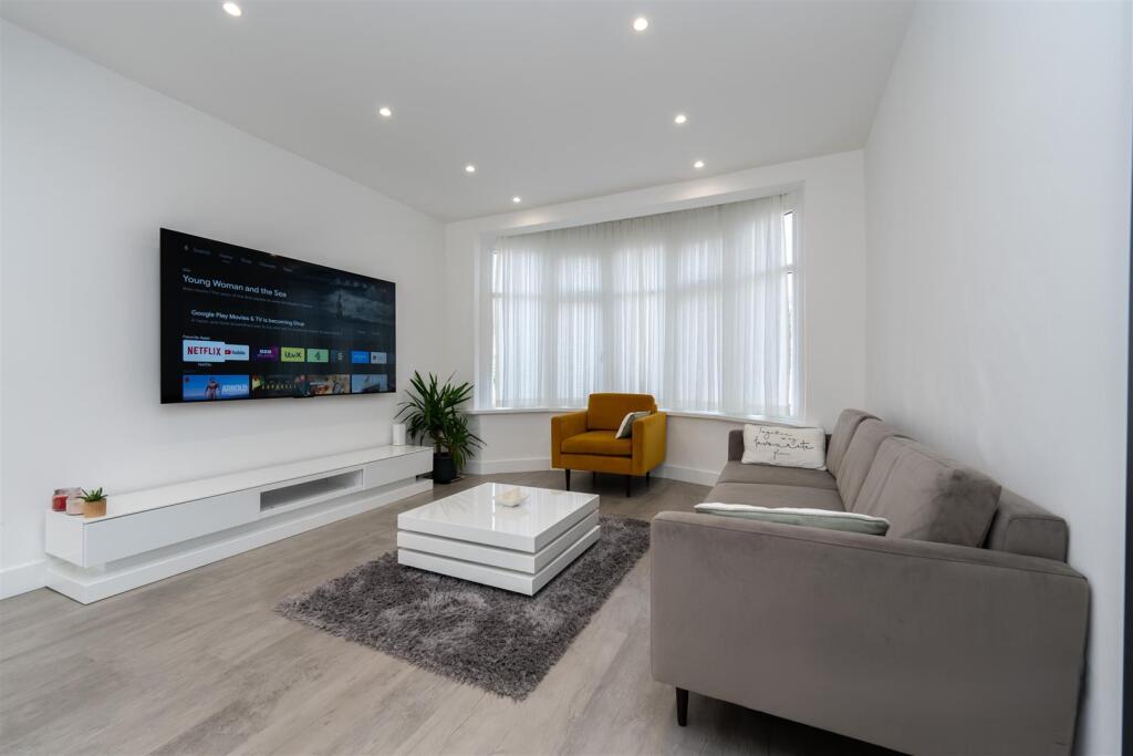 86 Coningsby Gardens_0029.jpg