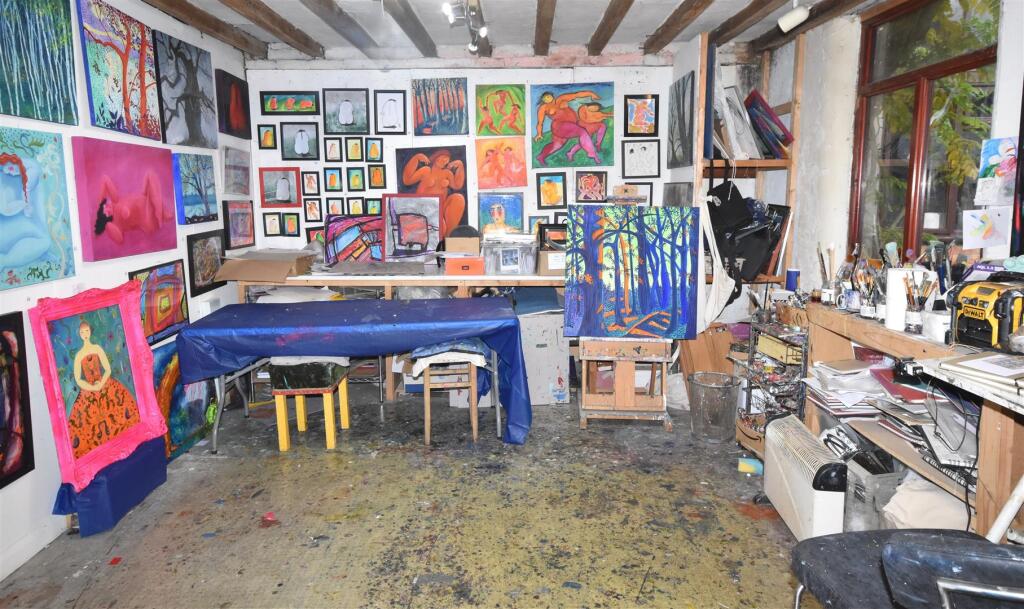 STUDIO