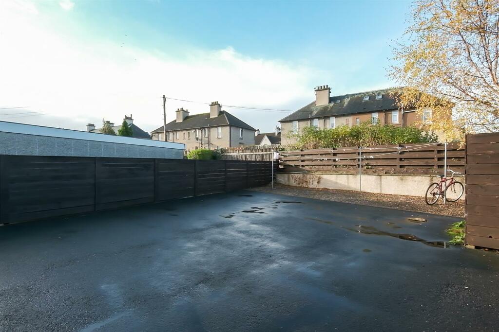 025-8 Croft Road, Larkhall ML9 1BH.jpg