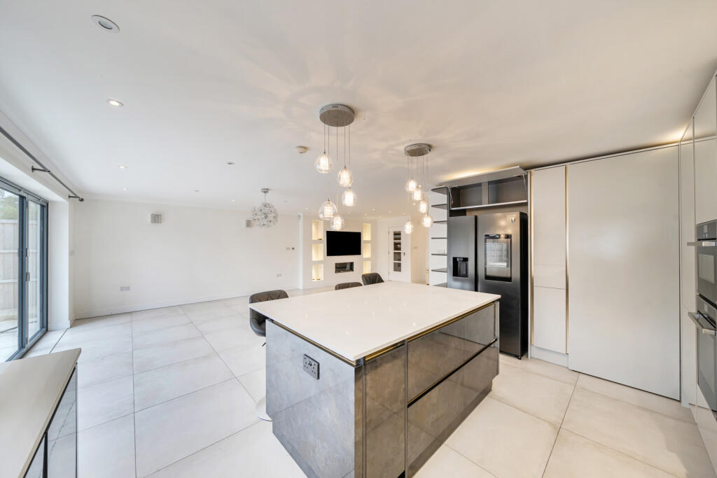 1369137-7-68ed13a...