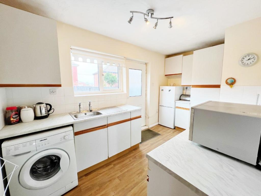 Kitchen 1.jpg