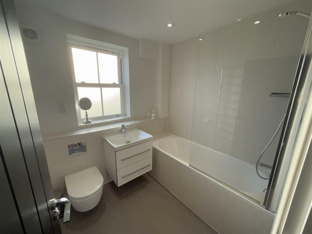 Bathroom.JPG