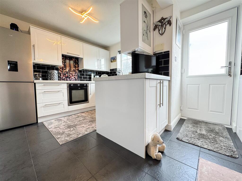 KITCHEN BREAKFAST ROOM