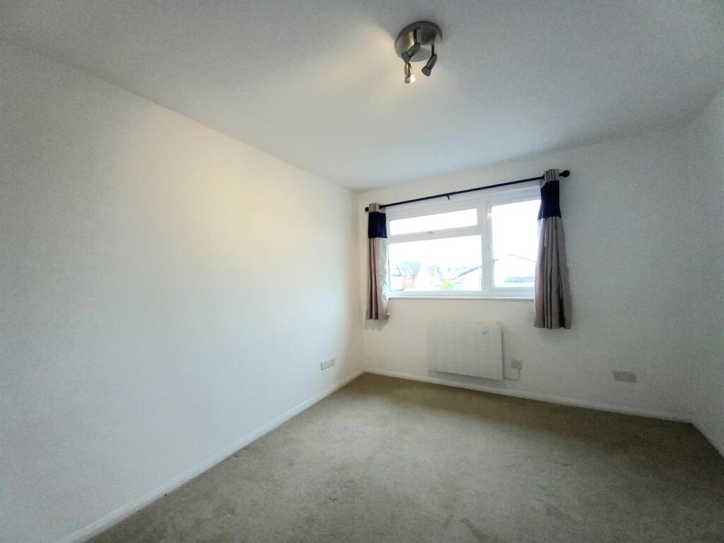 12 Waterloo Tce Bed 1.jpg