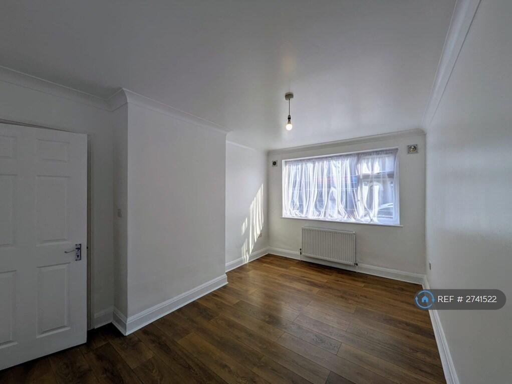 Master Bedroom (1) 13m2