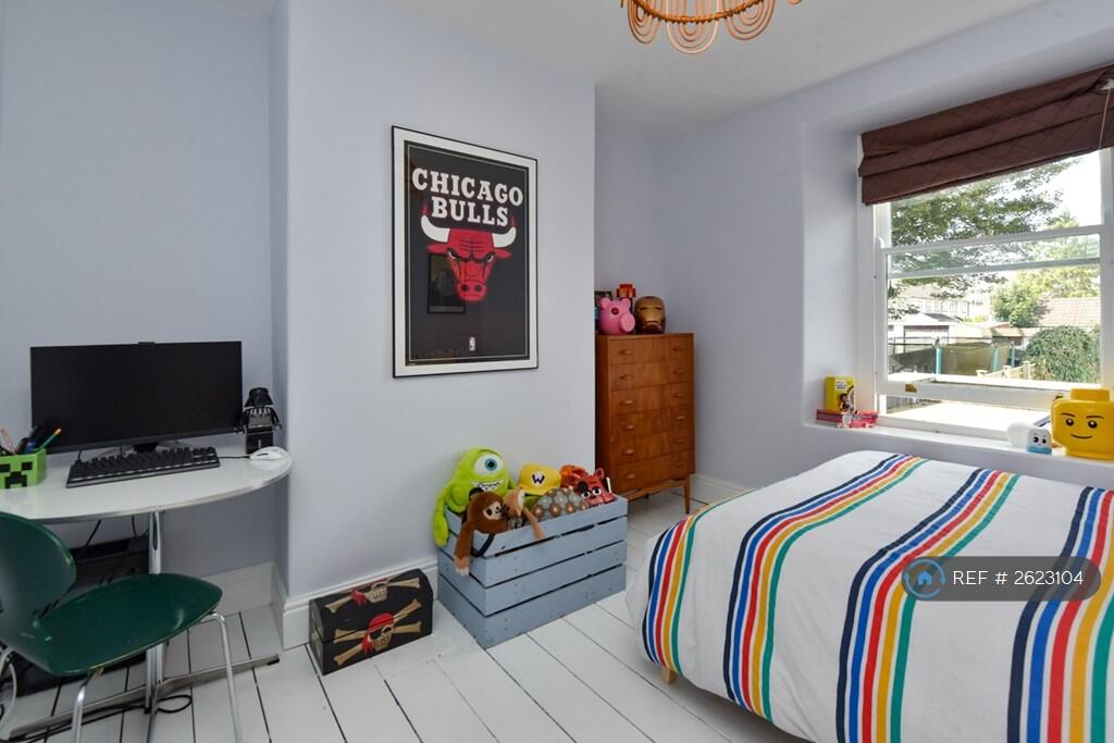 First Floor Double Bedroom (Back Of House)