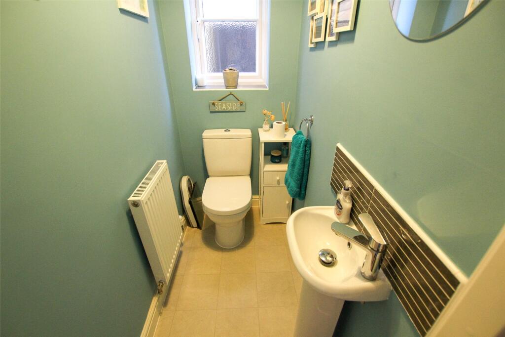 Cloakroom/Wc