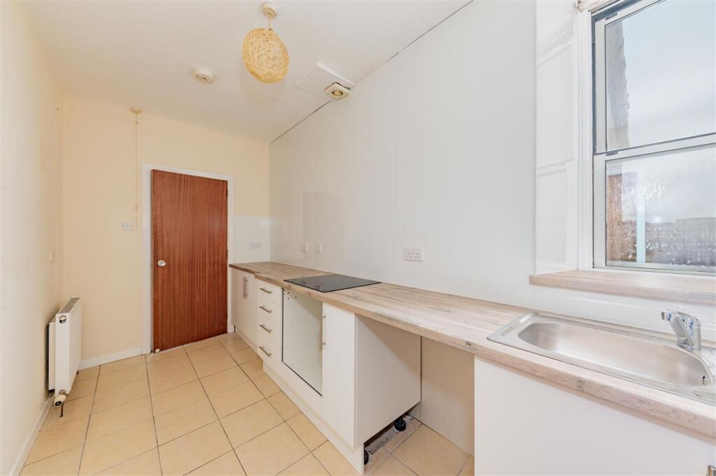 Flat 9 2 Rosefield Street Dundee-9.JPG