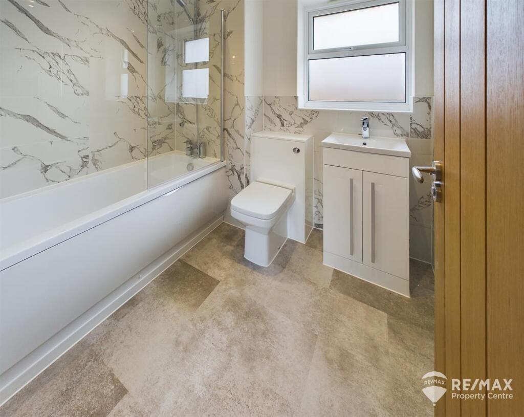 Family Bathroom.jpg