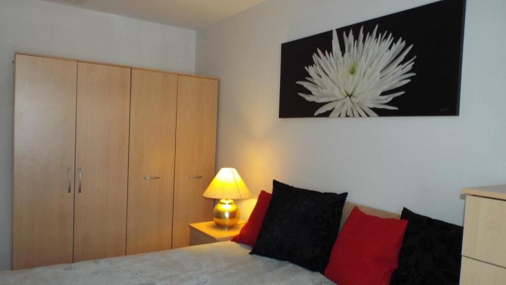9. Bedroom.JPG