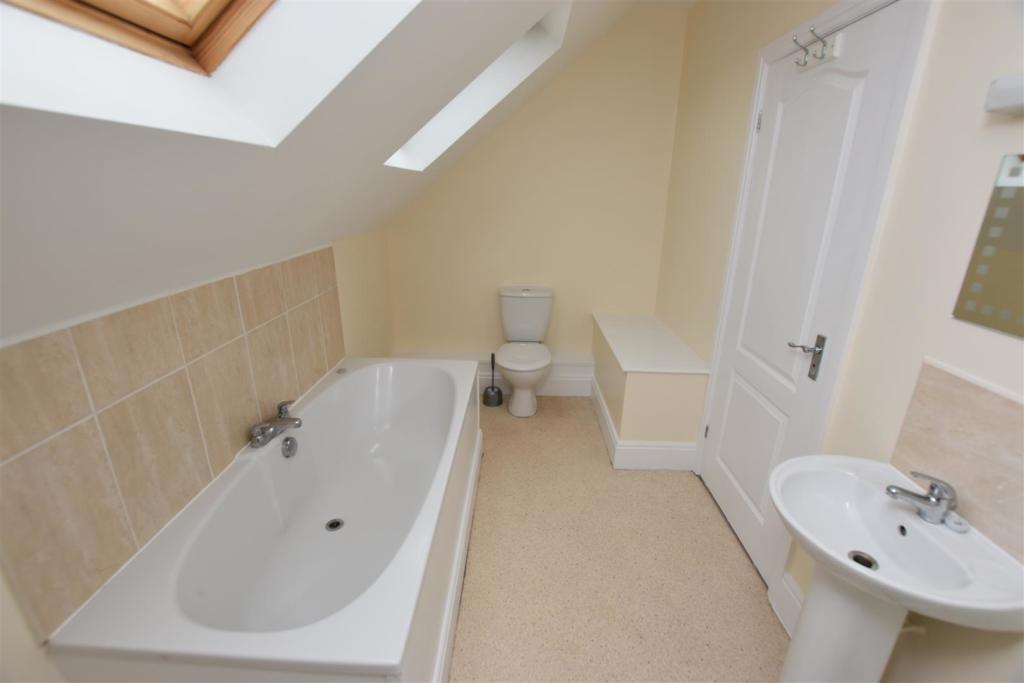 En Suite Bathroom.JPG