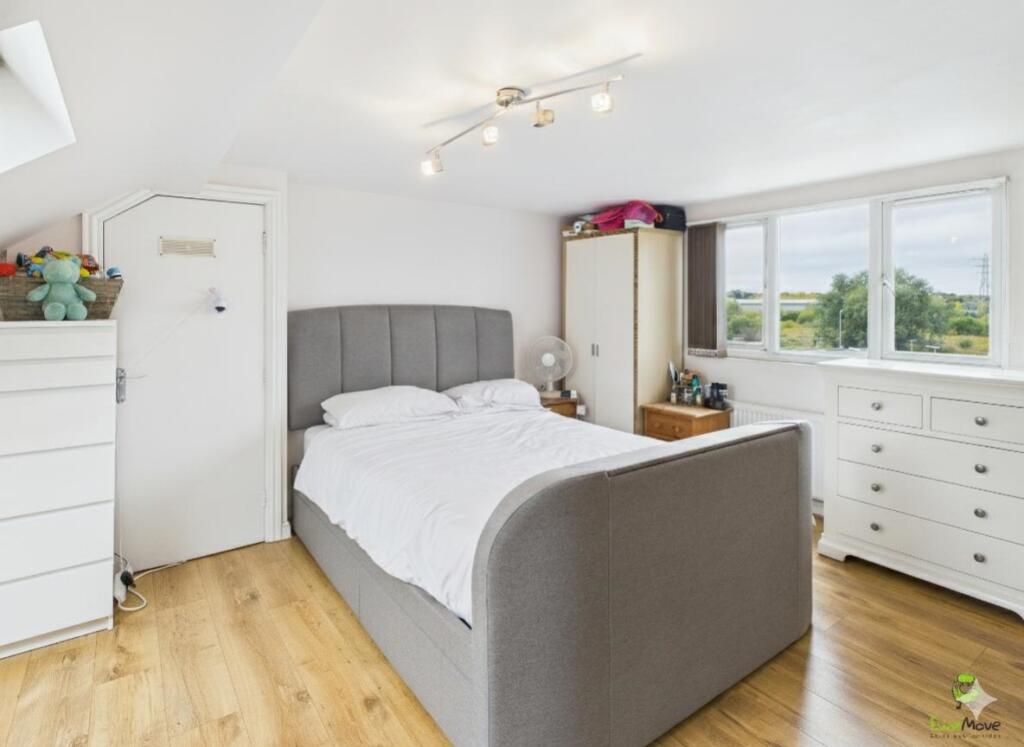 Master Bedroom James Hillier Ewemove Bexley and Da