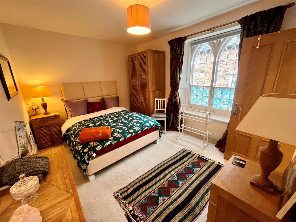 4. Bed1.jpg