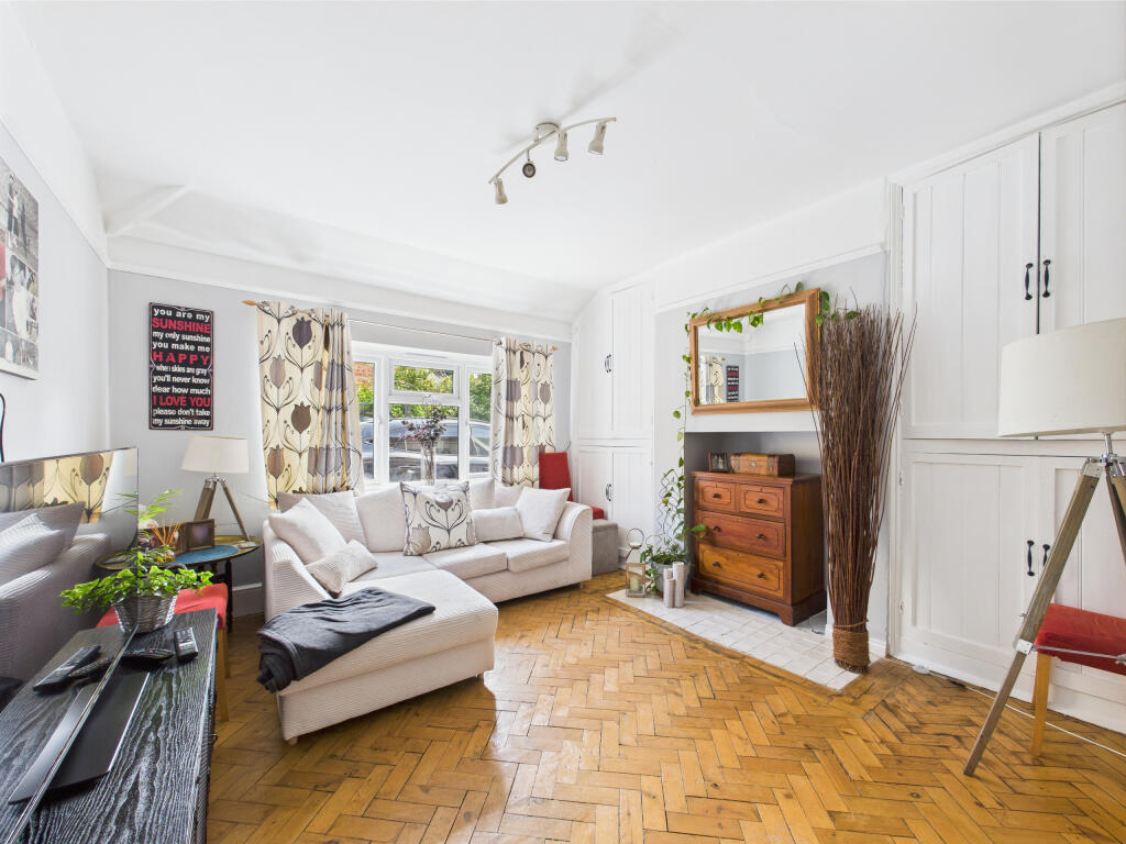 CAM01354G0-PR0520-STILL005