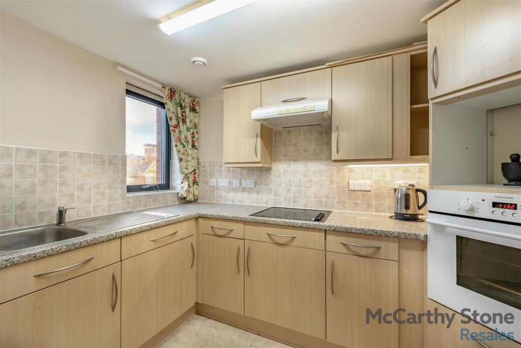 8674139-interior03.jpg