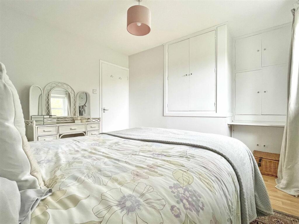 bed2.jpg