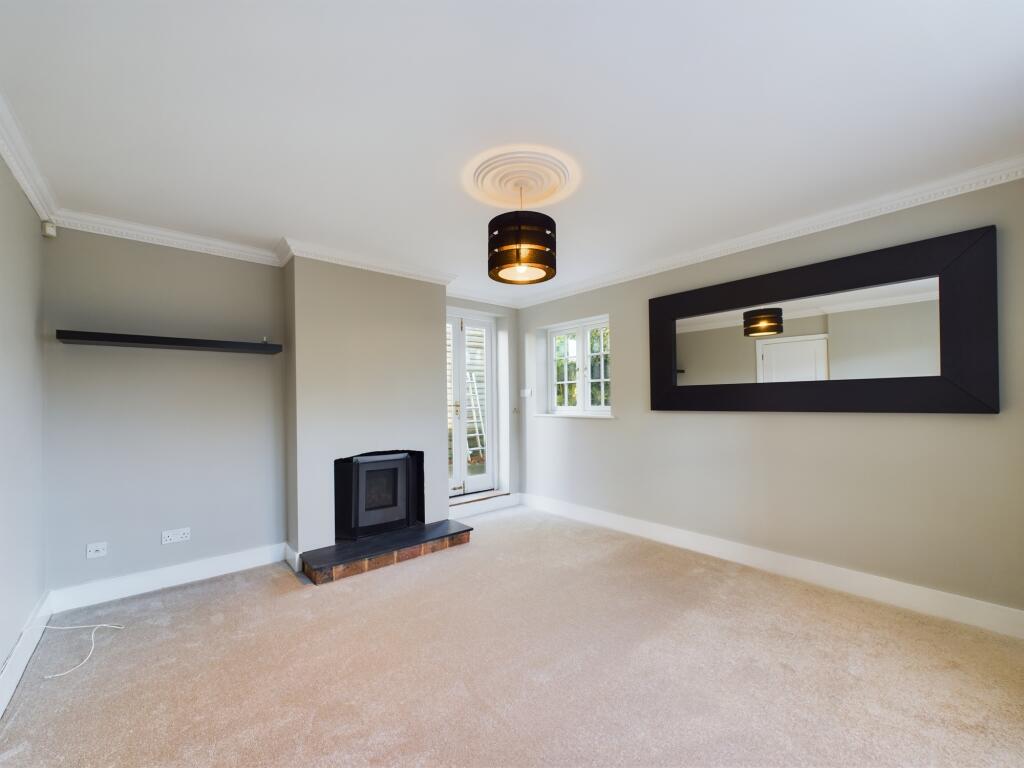 CAM02136G0-PR0126-STILL006