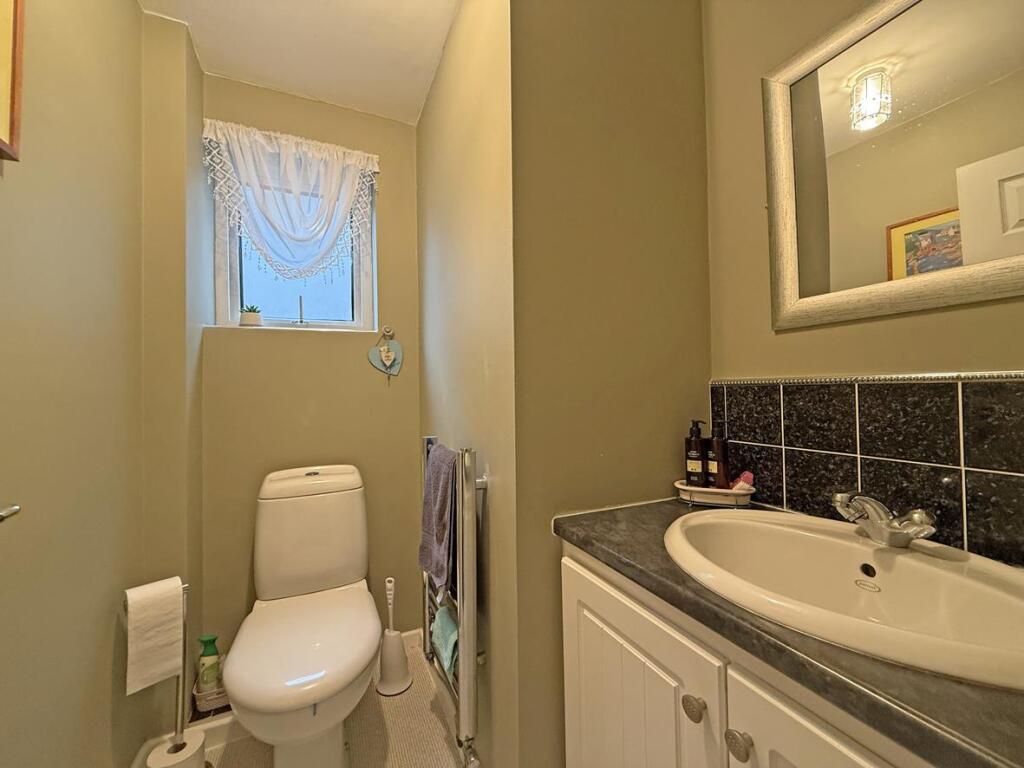 Dunraven Drive 81 - WC.jpg