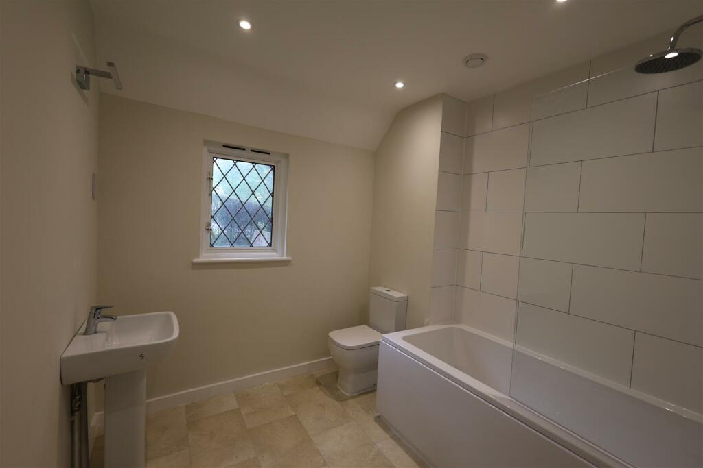 FAMILY BATHROOM