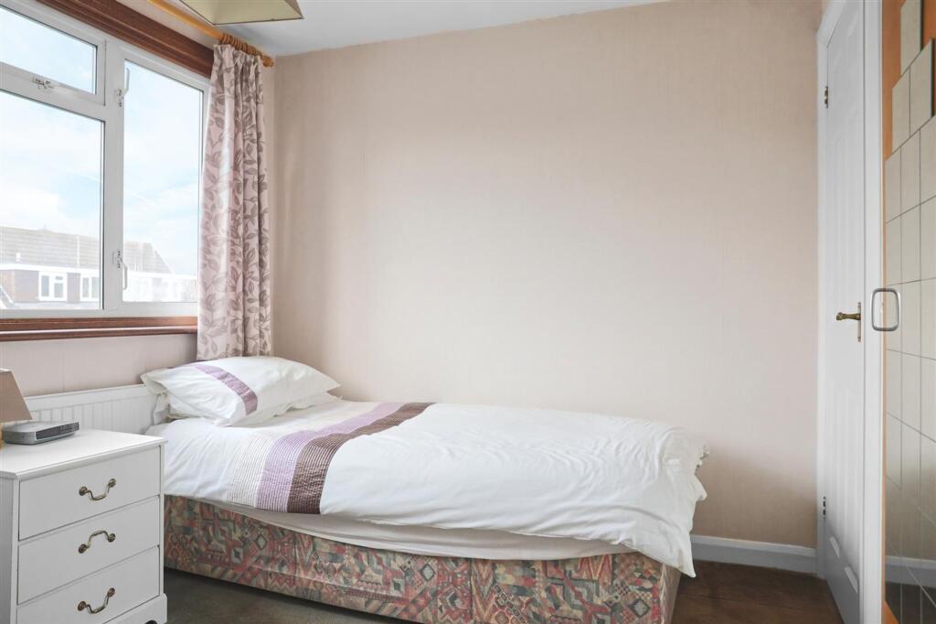 bed 2.jpg