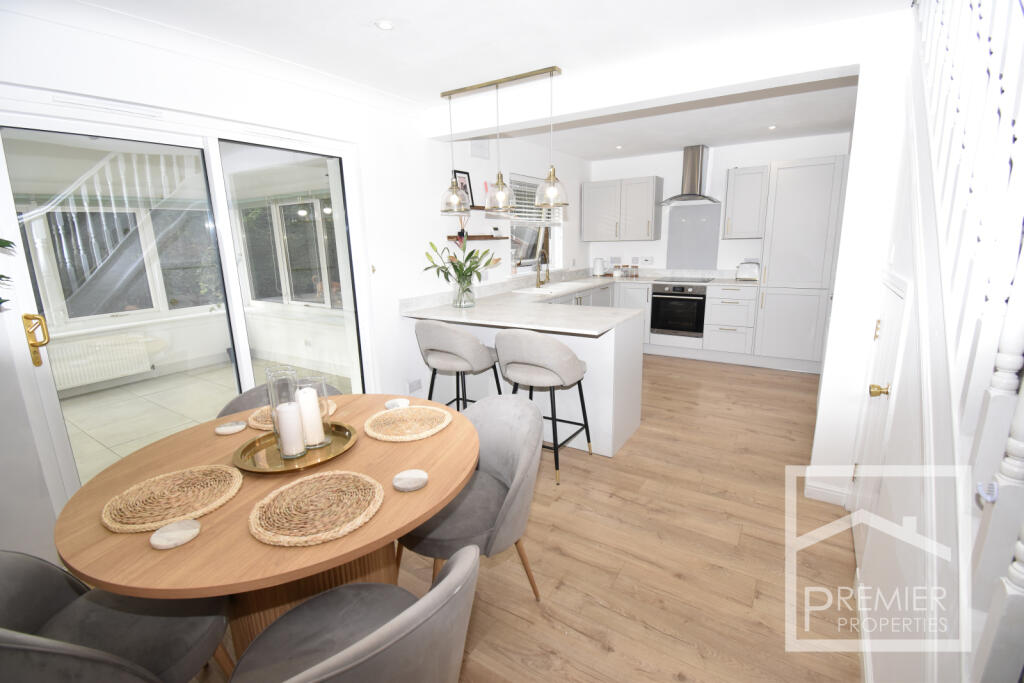 Kitchen dining room