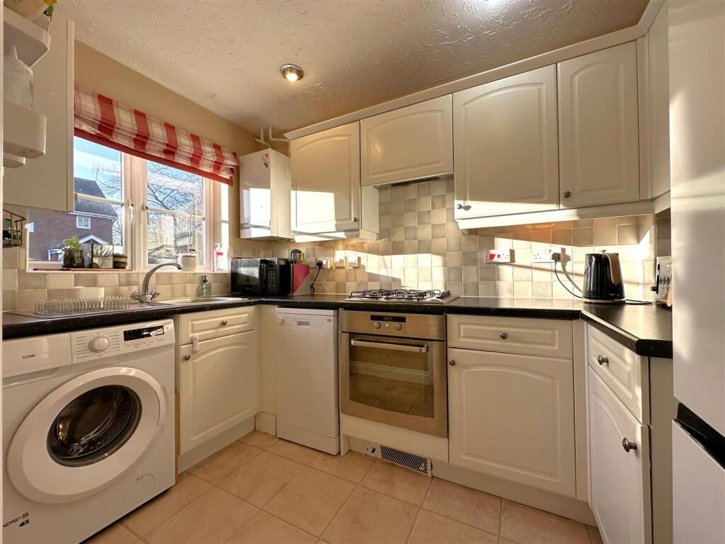 Modern Fitted Kitchen 478