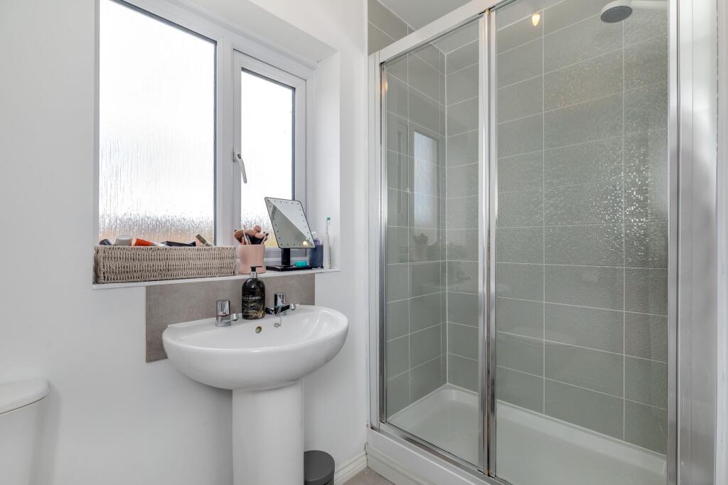 Master bedroom en suite