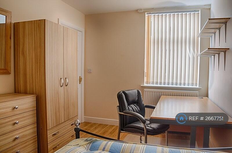 Bedroom 2 Photo 1