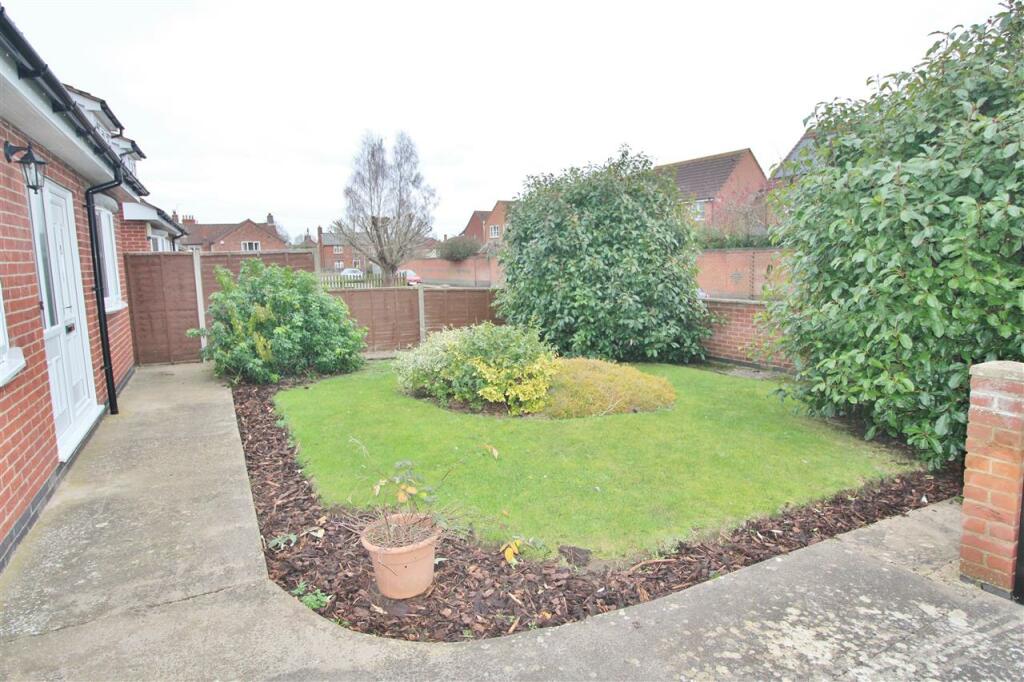 FRONT GARDEN