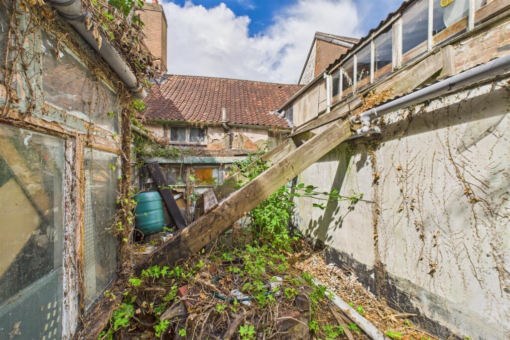 150, East Reach Taunton, Somerset, TA1 3HT | Holli