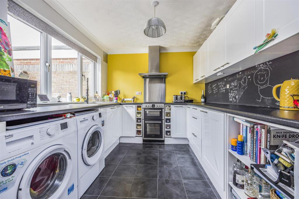 12 Passfield Walk, Havant-PorticoMarketing-SarahOl