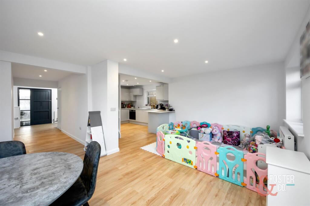 Mill Hill Close, 13-013.JPG