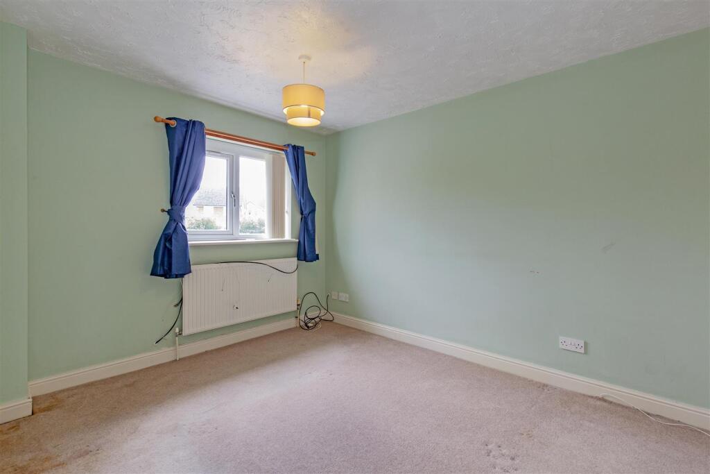 Front Double Main Bedroom