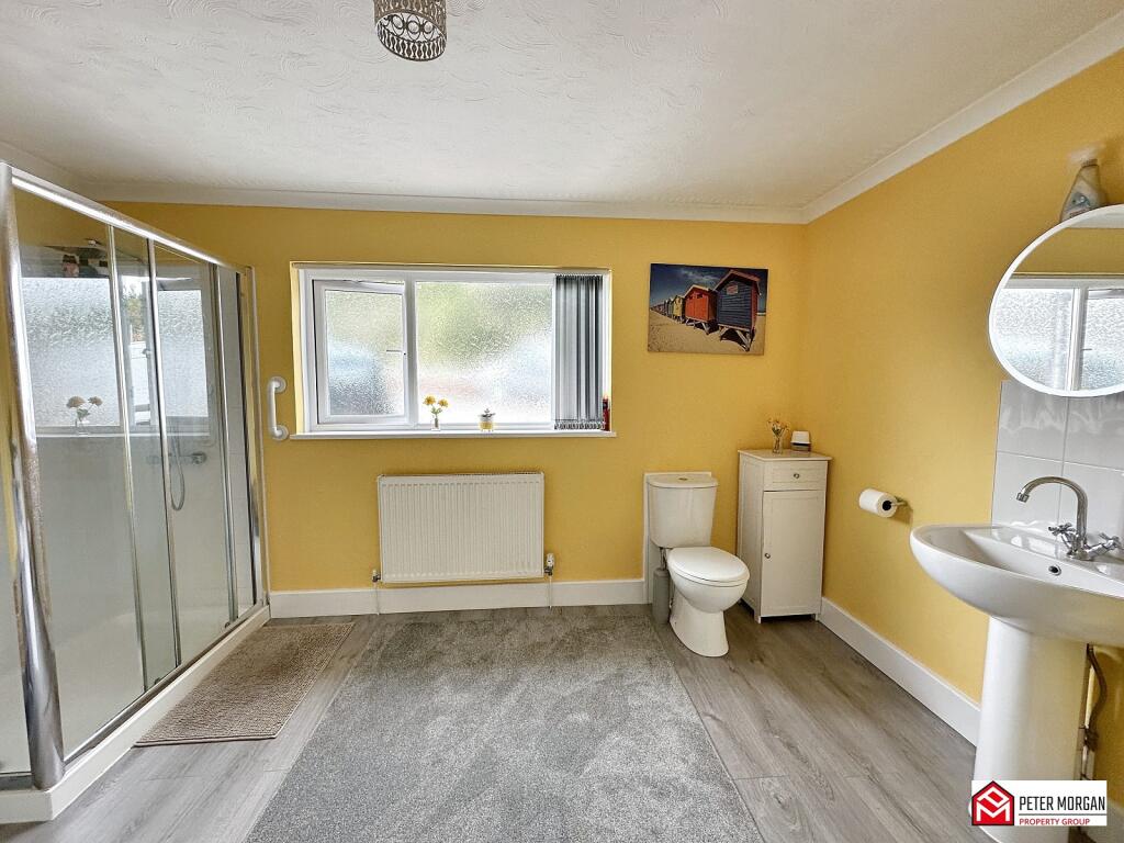 Family Bath &amp; Shower Room