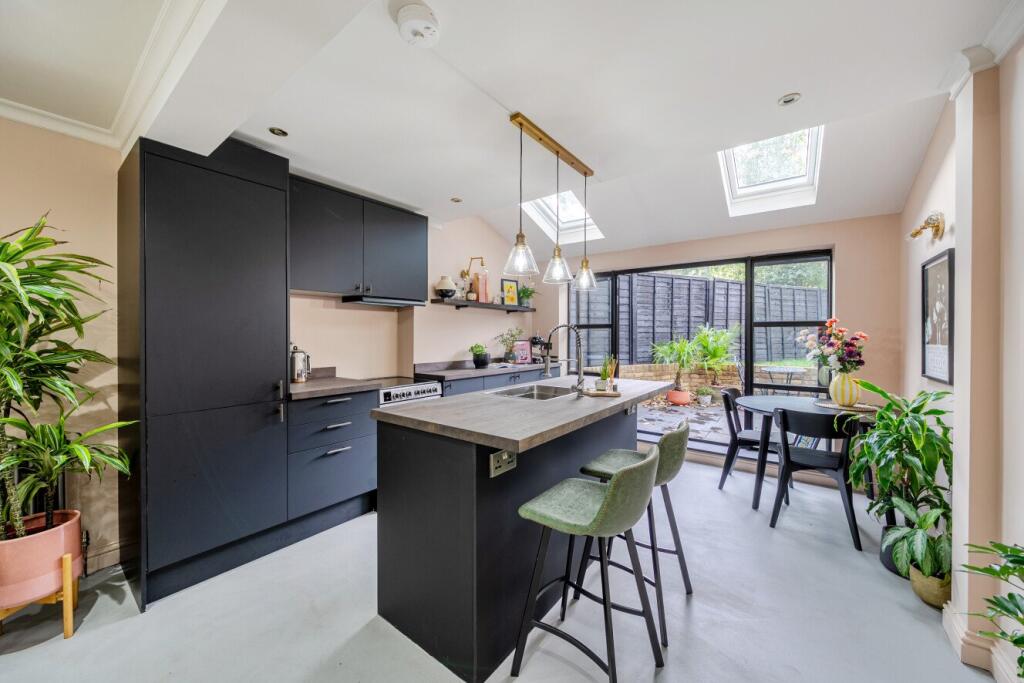 County Grove, London, SE5