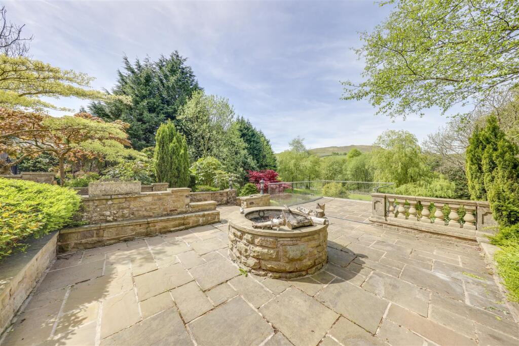 Rear Patio &amp; Fire Pit