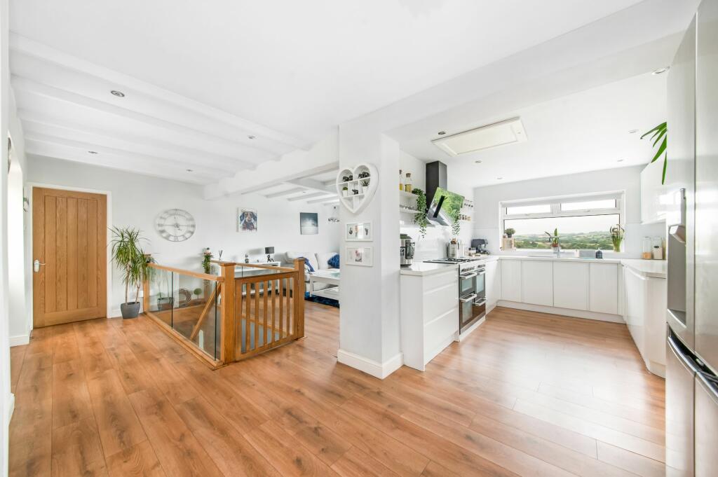OPEN-PLAN DINING KITCHEN