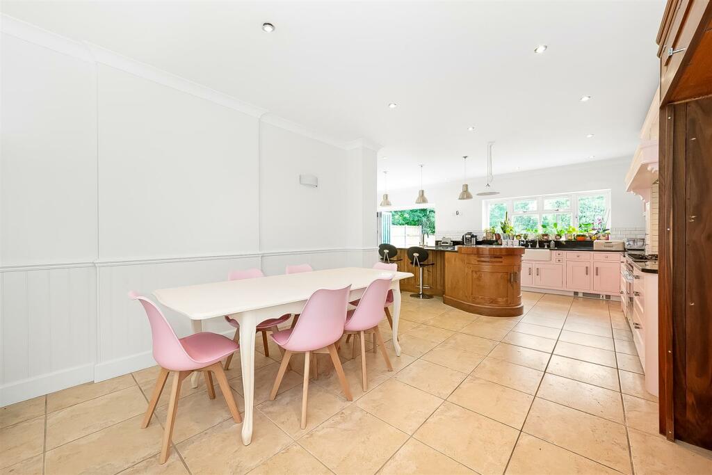 Kitchen / Diner Area