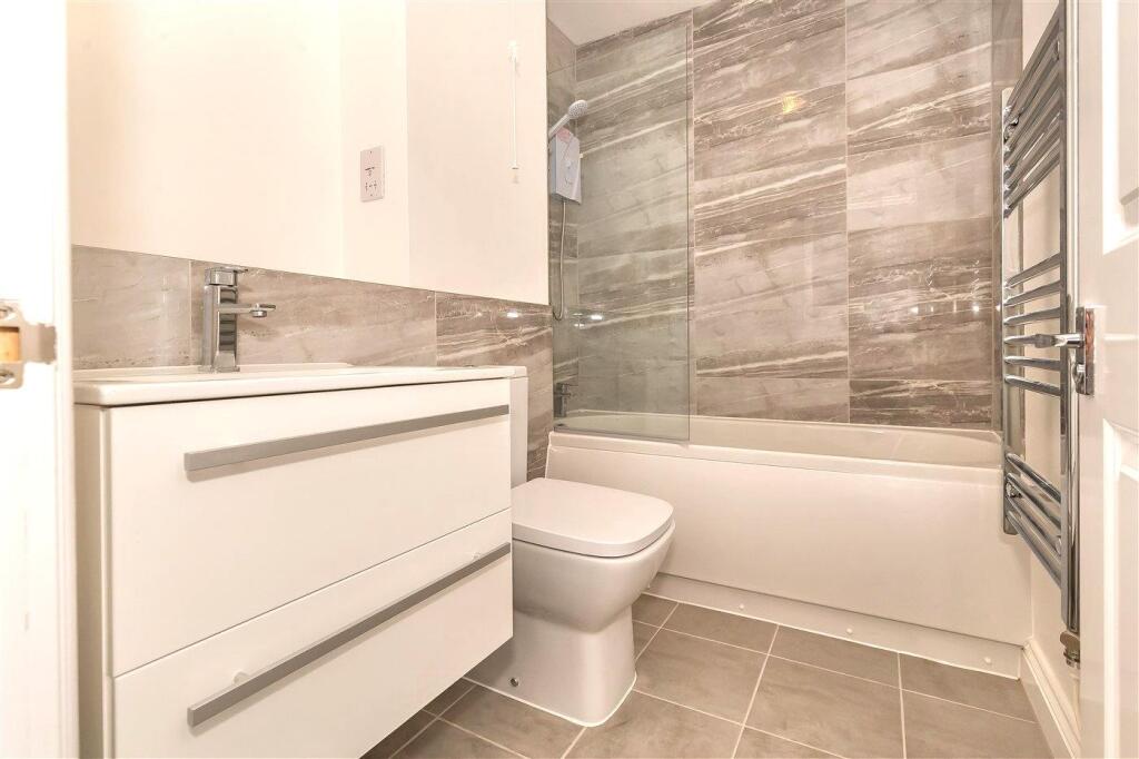 126 Woodland Grove (6).jpg