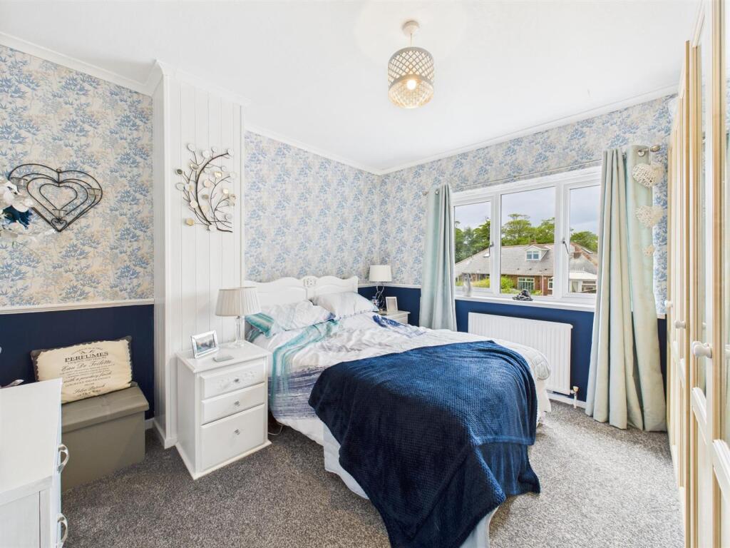 Bedroom: