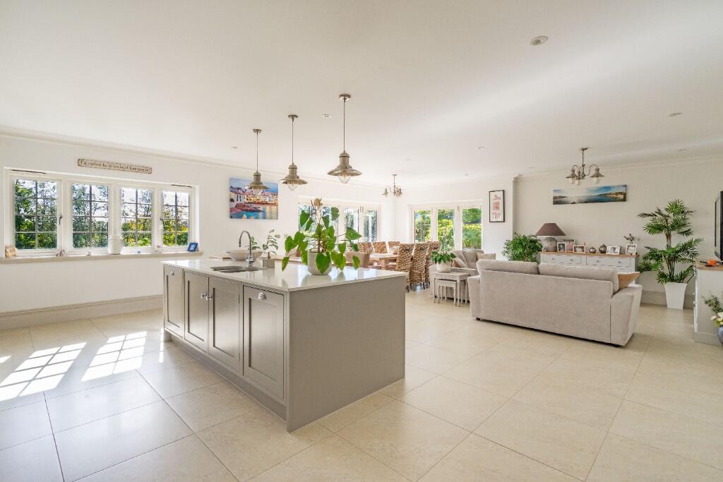 Kitchen/family