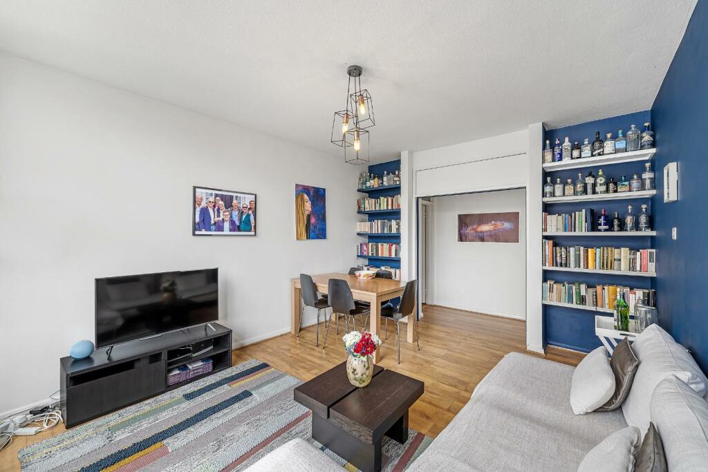 Flat 15 89 Great Portland Street-3.jpg