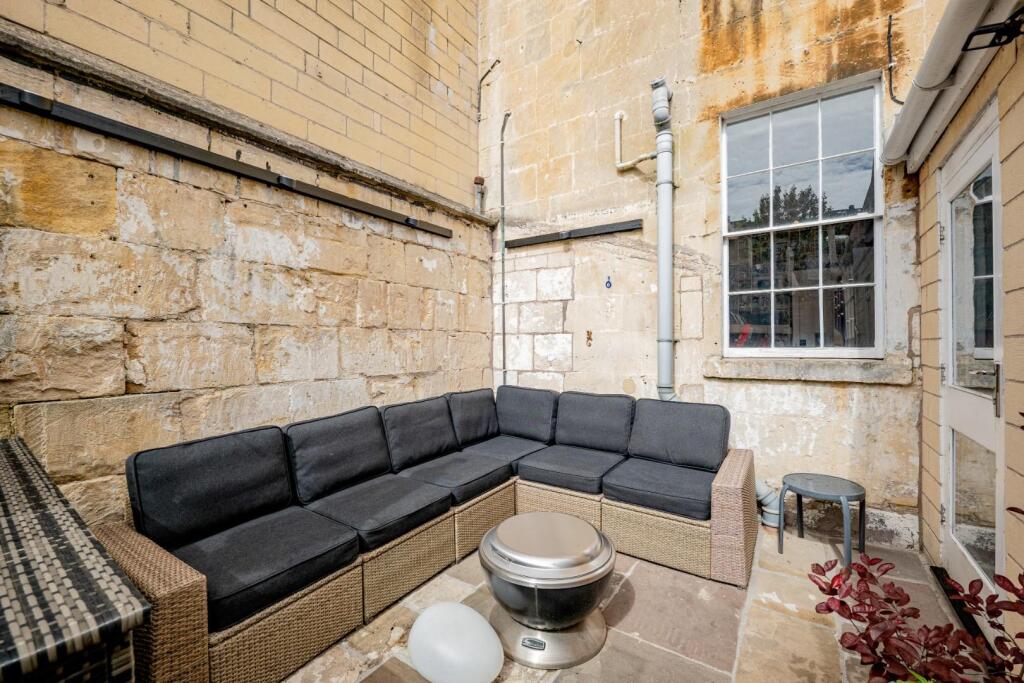 8 Caroline Buildings BA2 4JH-4.jpg