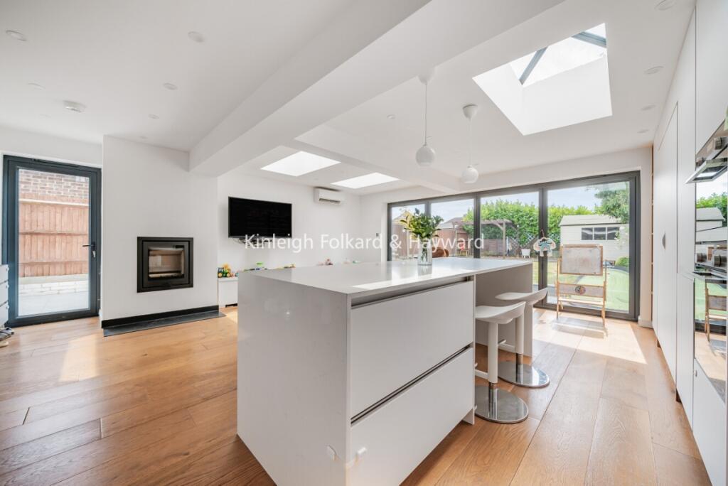 86fca5dd-8a39-48a5-8